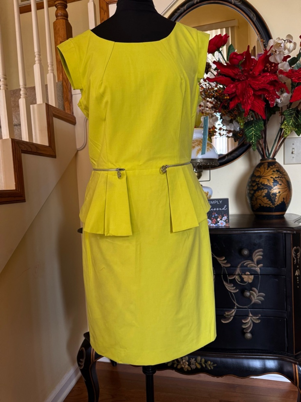 ANTONIO MELANI Bright Yellow Sheath Dress with Peplum Detail - Picture 3 of 17